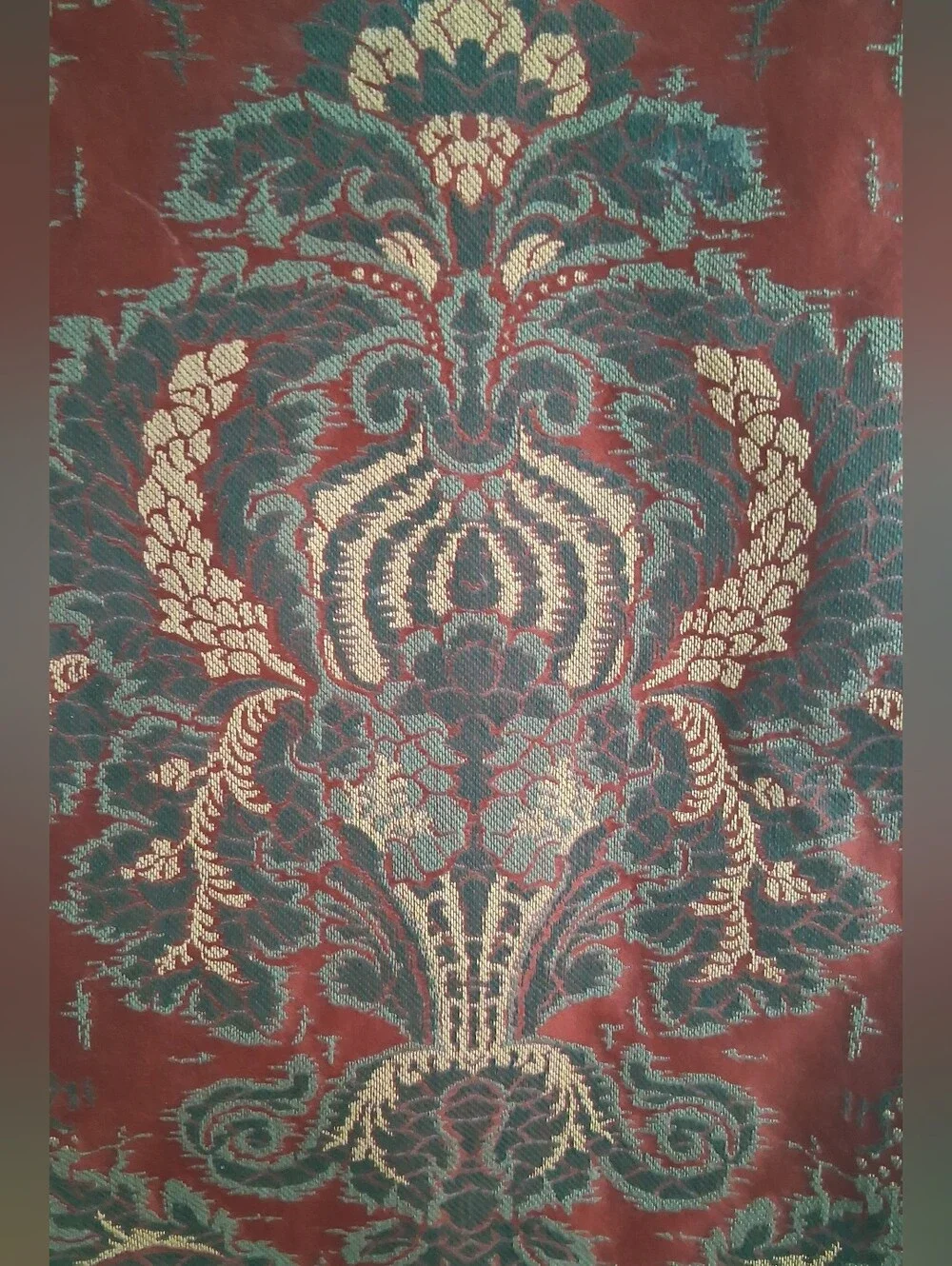 Traditional Damask Table Runner      17